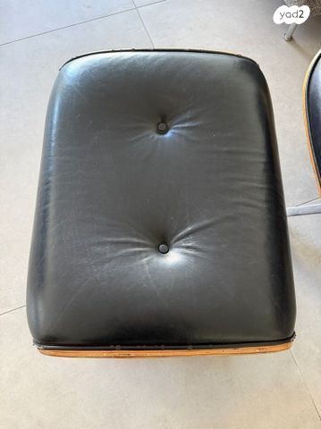 כורסא והדום בסגנון ״EAMES”