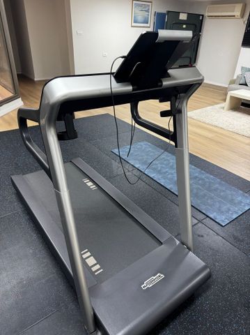 הליכון  של חברת Technogym