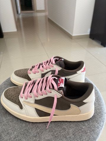 Air jordan 1 low travis