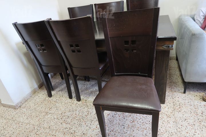 שולחן וכסאות