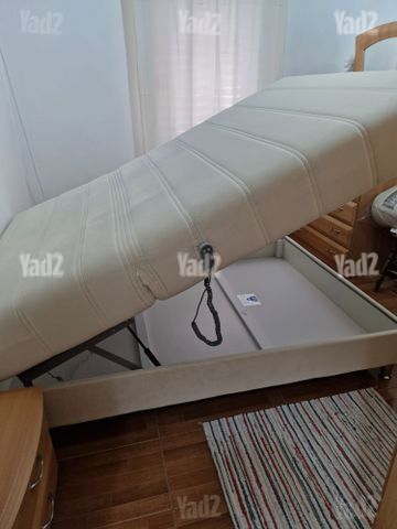 מיטה זוגית מתכוונת עם ארגז