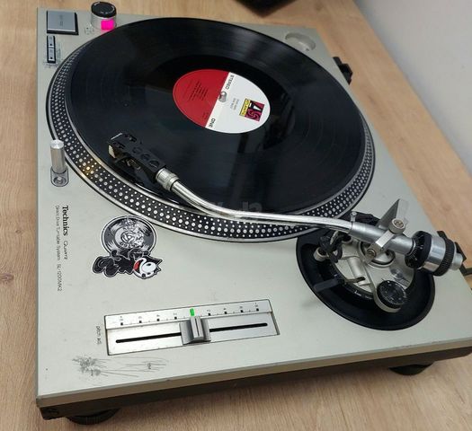 פטיפון Technics sl1200mk2