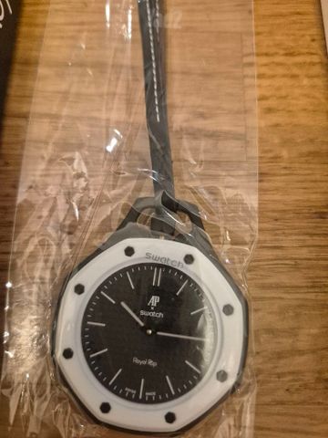 שעון Royal Pop Swatch & AP