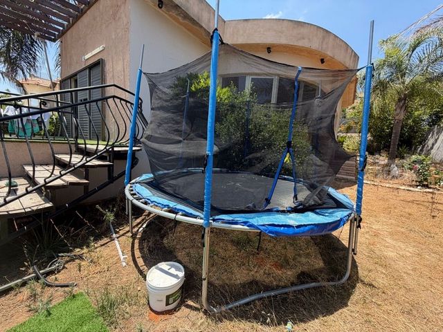 ‏טרמפולינה