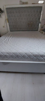 מיטה זוגית לבנה רוחב 1.60