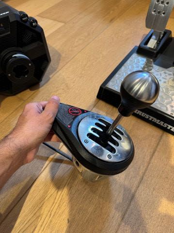 בסיס הגה T598 Thrustmaster