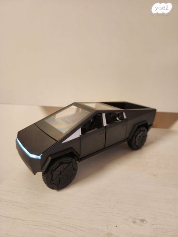 דגם טסלה 1/24