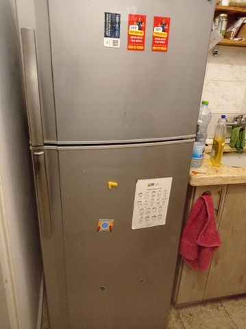 מקרר 330L של Sharp