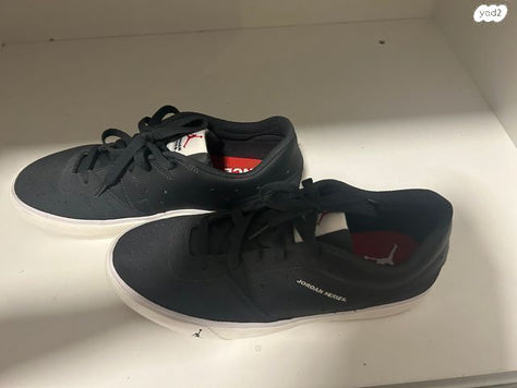 נעליים: Jordan series ES