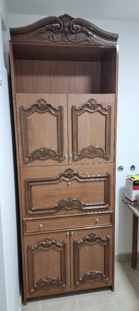 ארון יפה צבע חום