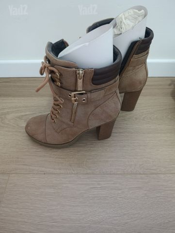 חצי מגף GUESS