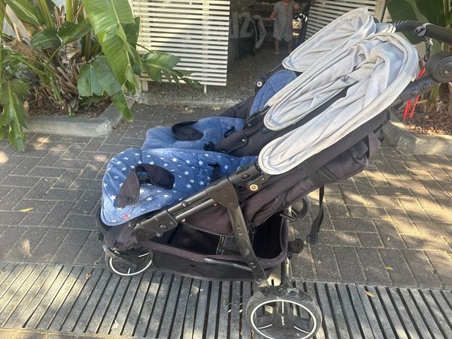 עגלת תאומים