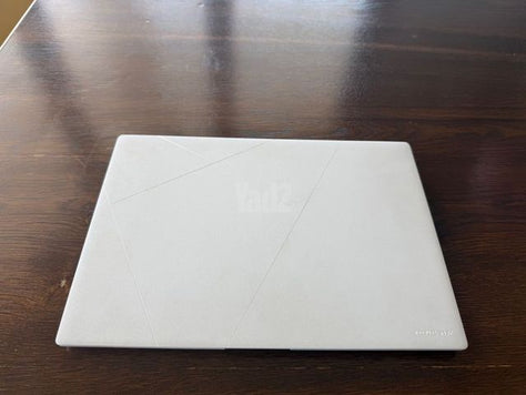 ASUS Zenbook S 14 במצב חדש