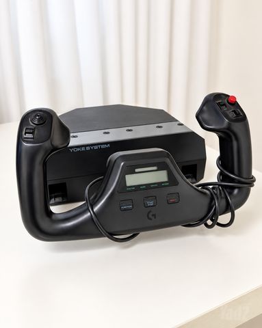 הגה טיסה Logitech + מצערת