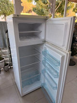 מקרר לבן