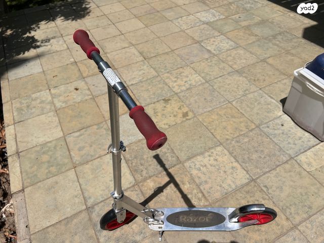 קורקינט Razor במצב חדש