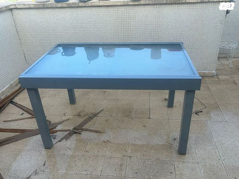 שולחן זכוכית
