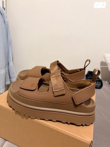 סנדל UGG