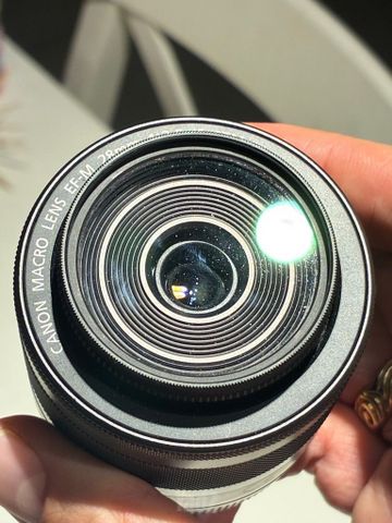 עדשת מאקרו Canon 28mm Macro