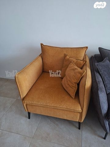 ספה ושולחן