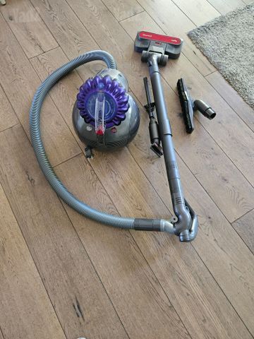 שואב אבק חוטי Dyson
