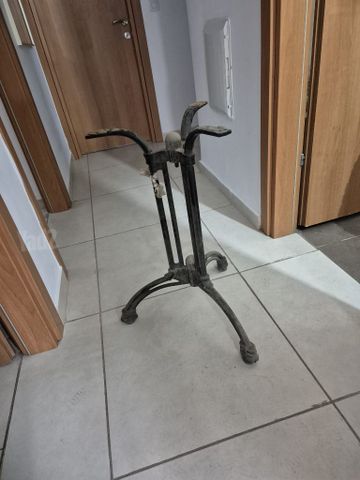 רגליים לשולחן