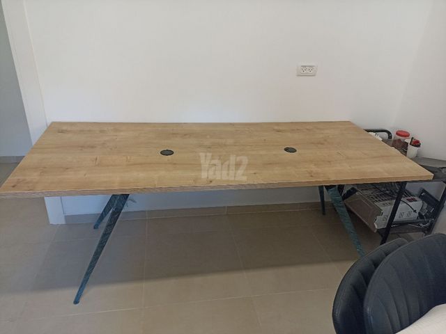 שולחן ישיבות