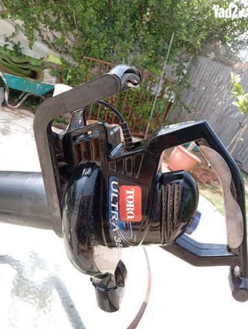 שואב עלים  TORO