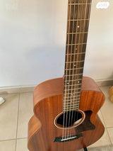 גיטרה אקוסטית TAYLOR