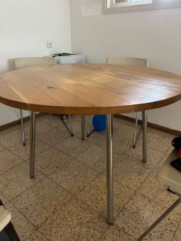 שולחן אוכל מעץ