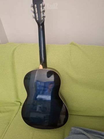 גיטרה במצב חדש