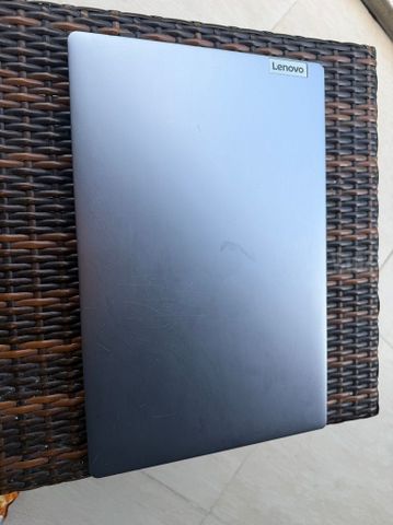 Lenovo IdeaPad Slim 3 15IAH