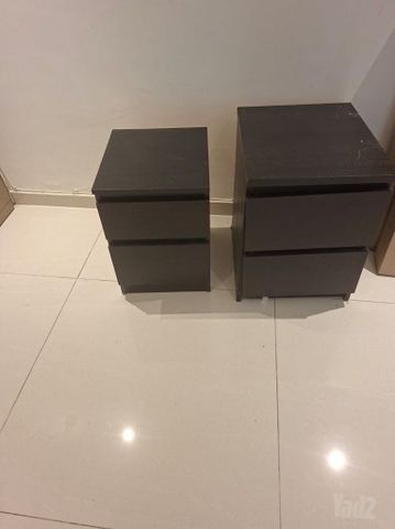 למסירה שידת מגירות