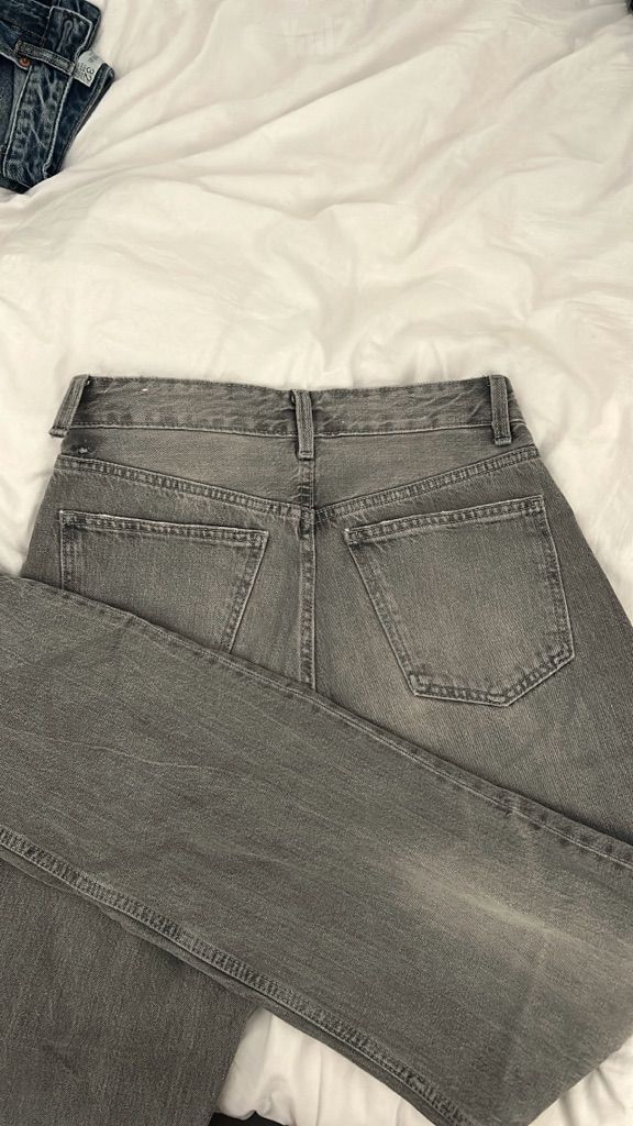 גינס אפור של zara