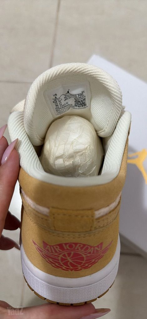 AIR JORDAN  36.5