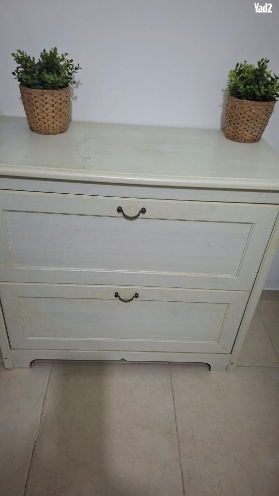 שידה מעץ מלא