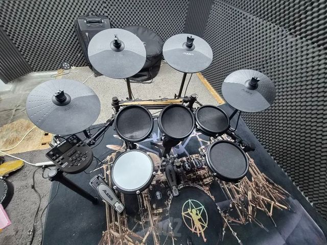 מערכת תופים alesis