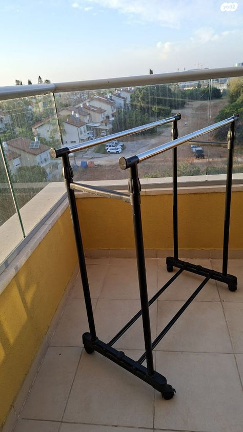 מתלה בגדים