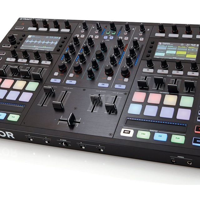 קונטרולר traktor s8
