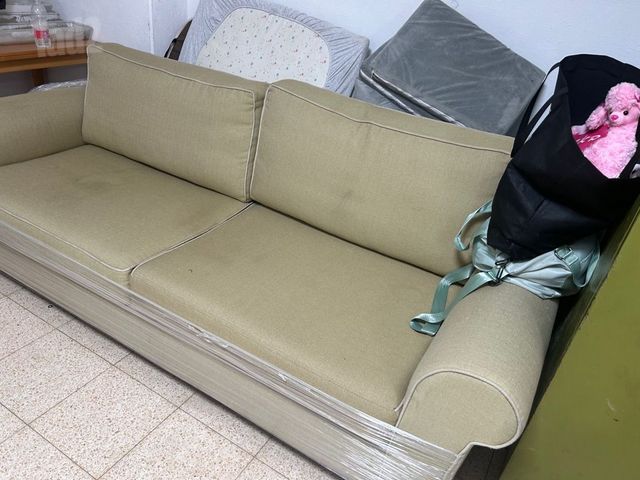 ספה יפה. ומושלמת כחדשה נוחה