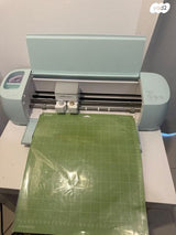 Cricut explore 3 עובדת מצויין