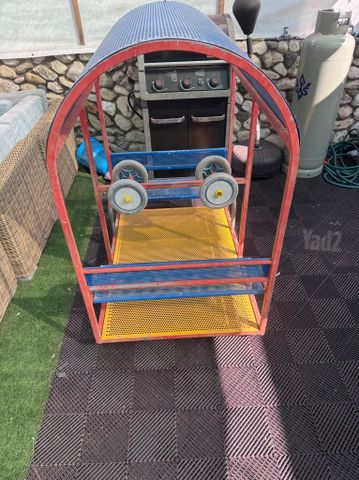 2 מתקני חצר