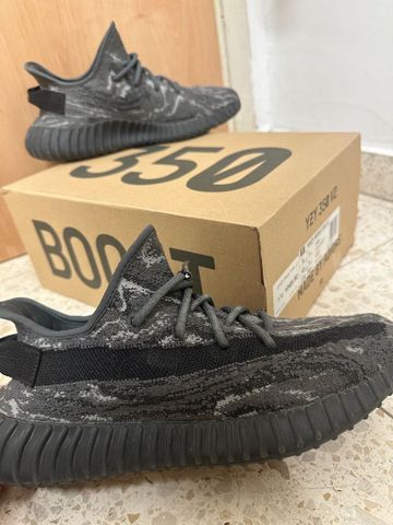Yeezy Boost 350 V2