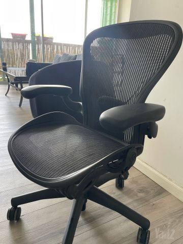 כיסא HERMAN MILLER דגם Aeron
