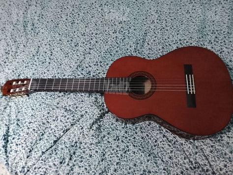 גיטרה YAMAHA C40 וguitare