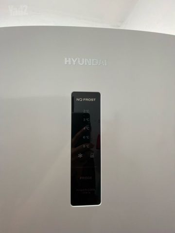 מקרר לבן hyundai