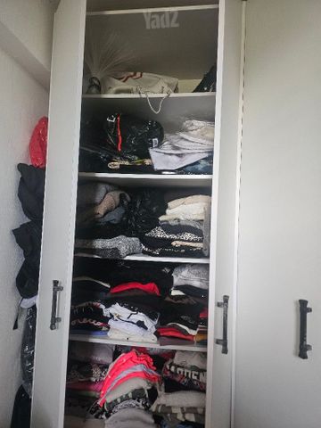 ארון בגדים לבן