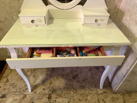 שולחן איפור