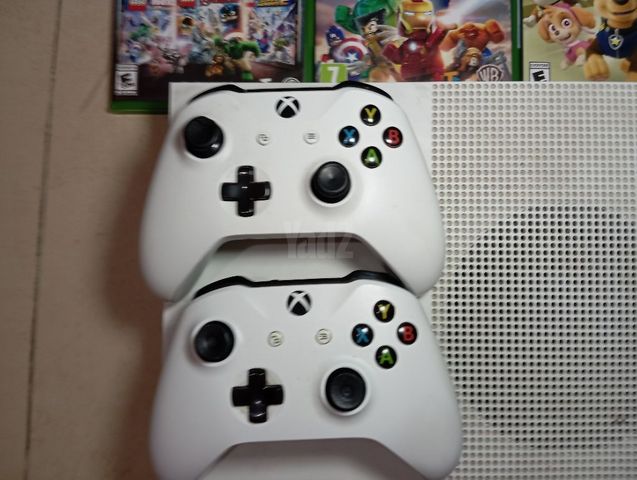 Xbox one+2משחקים+5שלטים