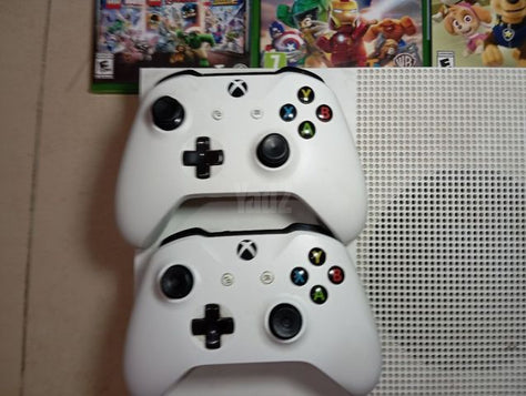 Xbox one+2משחקים+5שלטים